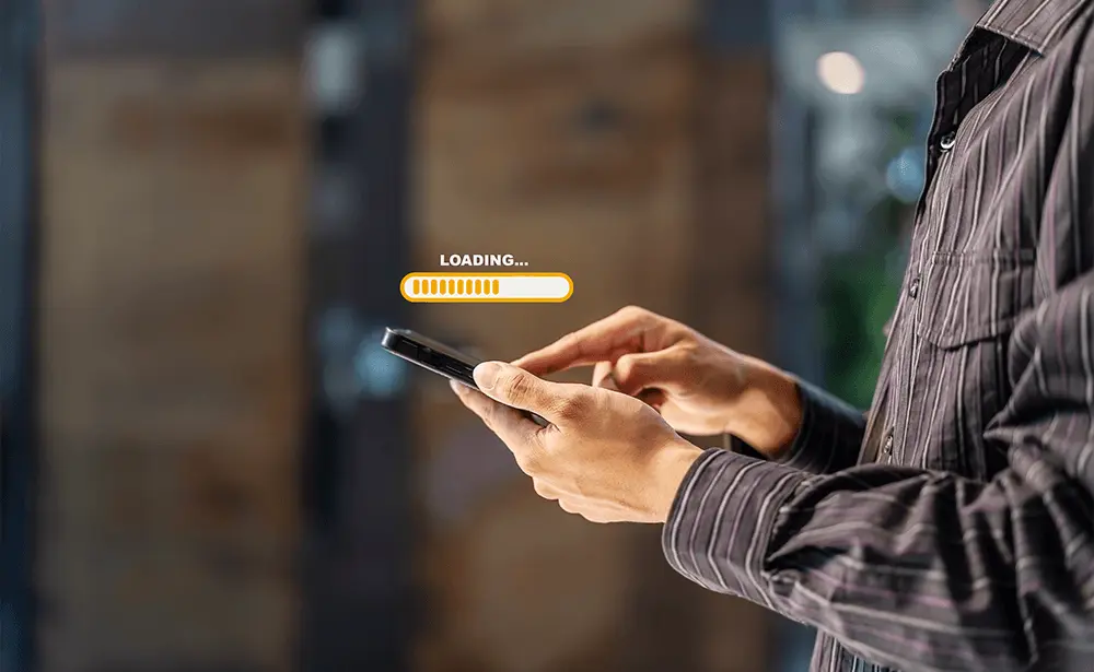 상단 메시지가 모호해 방문자가 3초 내 이탈한다.