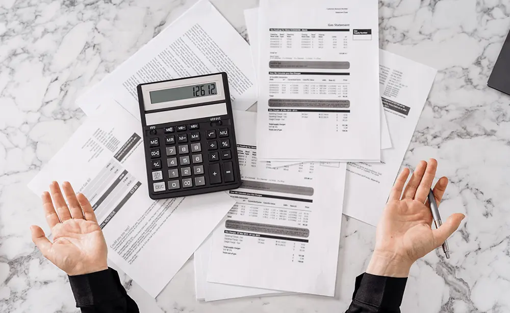 업종 특성이 반영되지 않아 경쟁사와 인상이 겹친다.